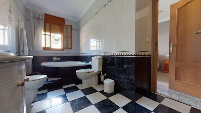 Image No.25-4 Bed Villa for sale