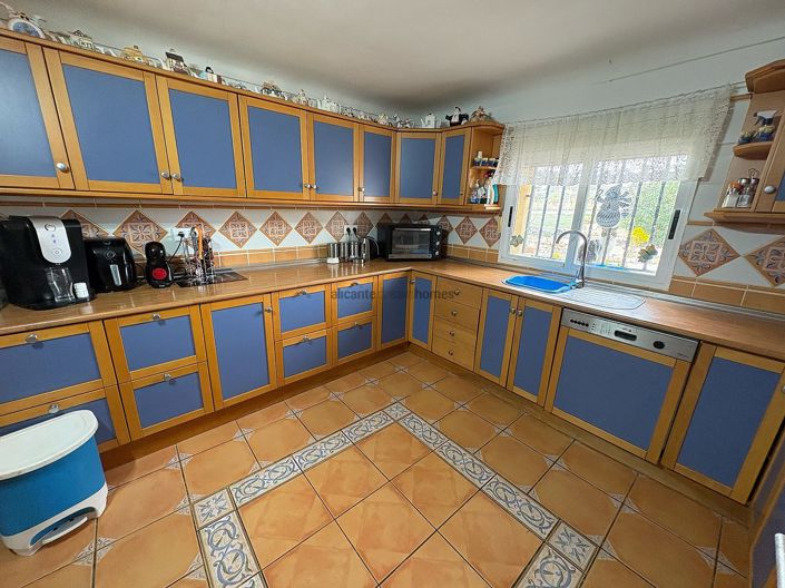 Image No.12-7 Bed Village House for sale