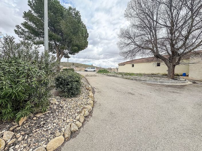 Image No.3-7 Bed Village House for sale