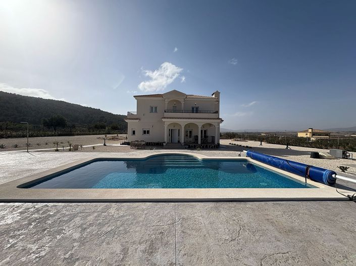 Image No.1-4 Bed Villa for sale