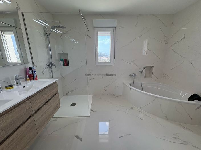 Image No.14-4 Bed Villa for sale