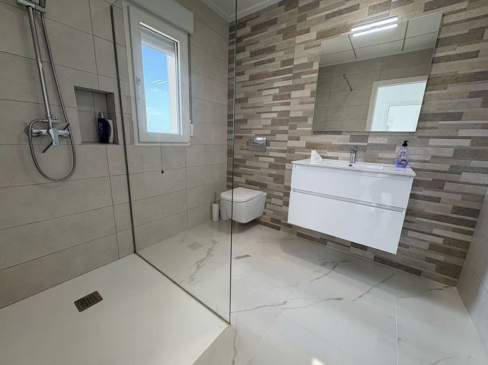 Image No.18-4 Bed Villa for sale