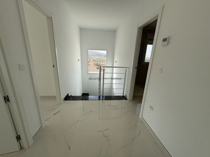 Image No.21-4 Bed Villa for sale