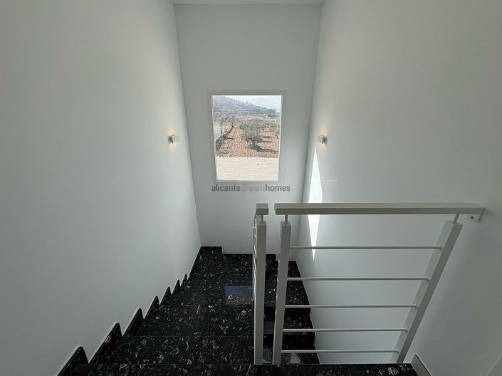 Image No.25-4 Bed Villa for sale