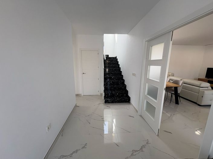 Image No.27-4 Bed Villa for sale