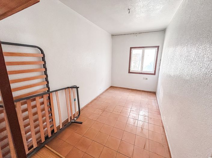 Image No.10-6 Bed Property for sale