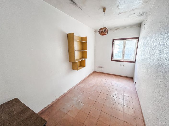 Image No.14-6 Bed Property for sale