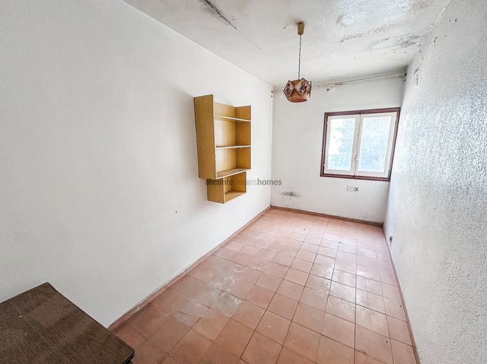 Image No.14-6 Bed Property for sale