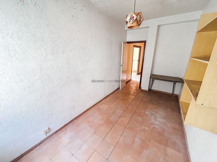 Image No.15-6 Bed Property for sale