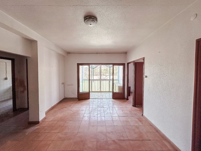 Image No.25-6 Bed Property for sale