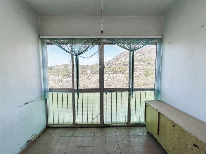 Image No.26-6 Bed Property for sale