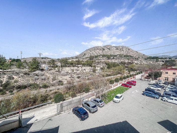 Image No.27-6 Bed Property for sale