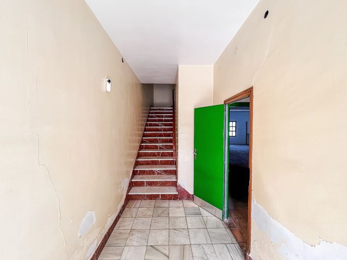 Image No.3-6 Bed Property for sale