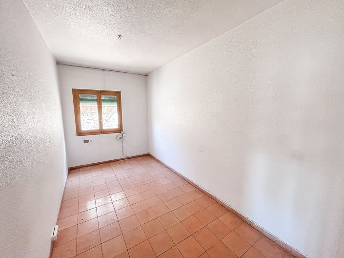 Image No.33-6 Bed Property for sale