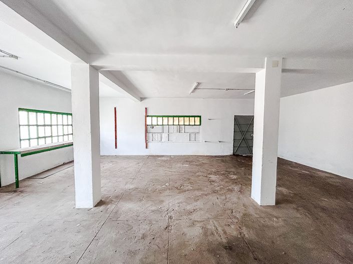 Image No.40-6 Bed Property for sale