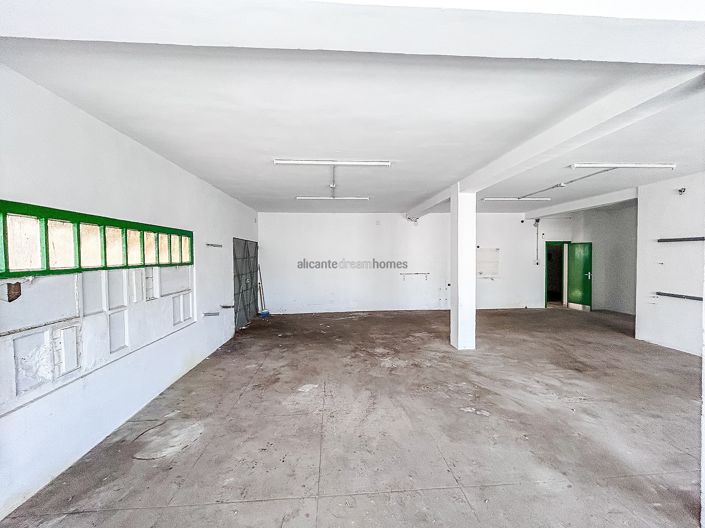 Image No.42-6 Bed Property for sale