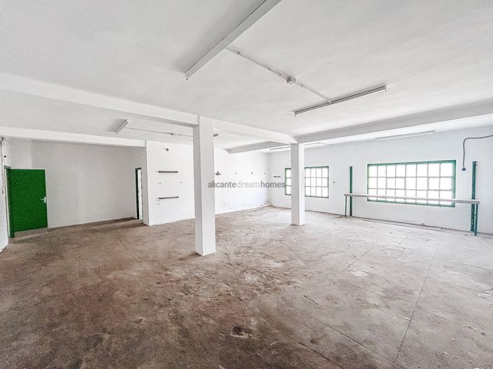 Image No.44-6 Bed Property for sale