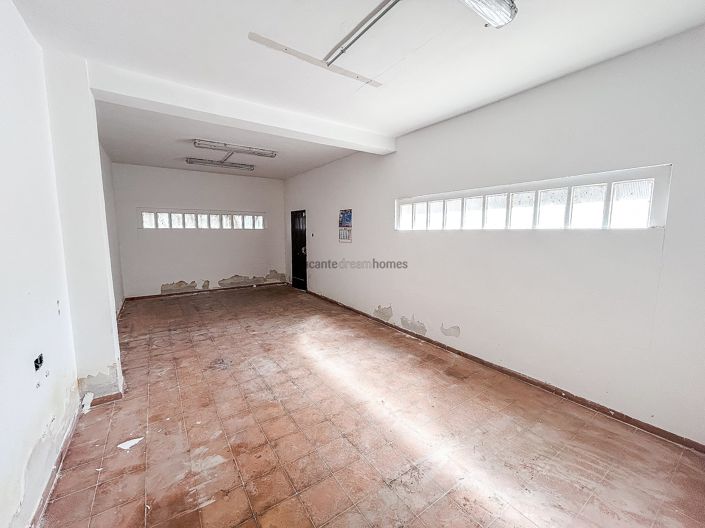 Image No.47-6 Bed Property for sale