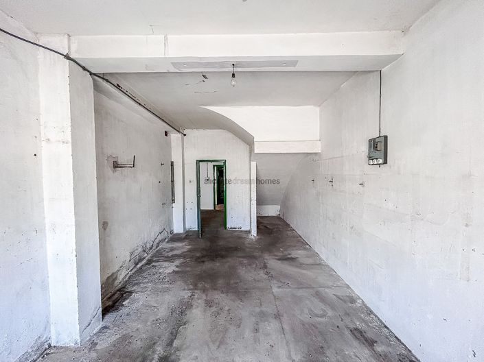 Image No.49-6 Bed Property for sale