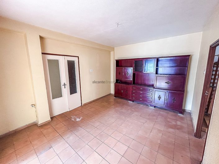 Image No.7-6 Bed Property for sale