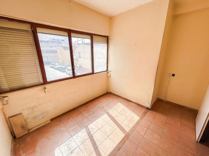 Image No.9-6 Bed Property for sale