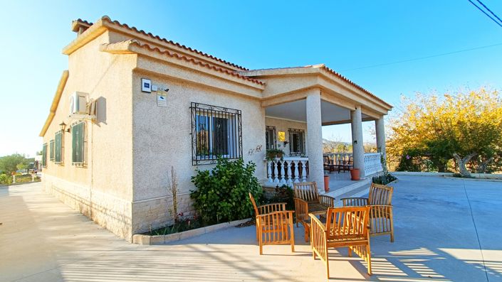 Image No.1-Villa de 4 chambres à vendre à Alicante