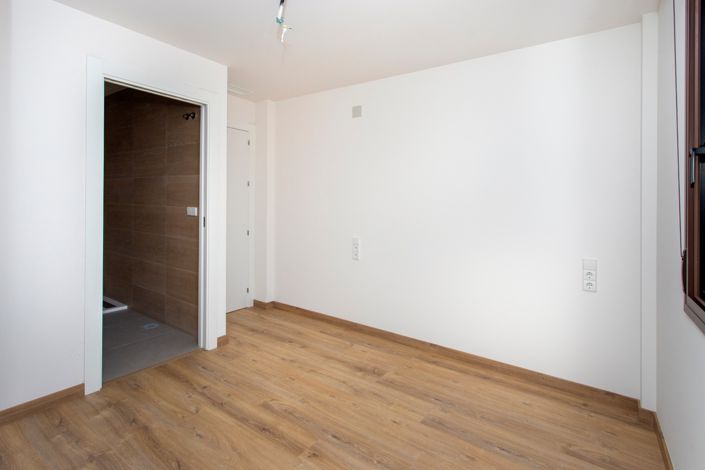 Image No.22-3 Bed Apartment for sale