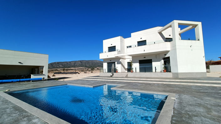 Image No.1-6 Bed Villa for sale