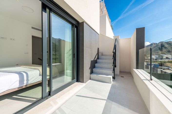 Image No.14-3 Bed Townhouse for sale