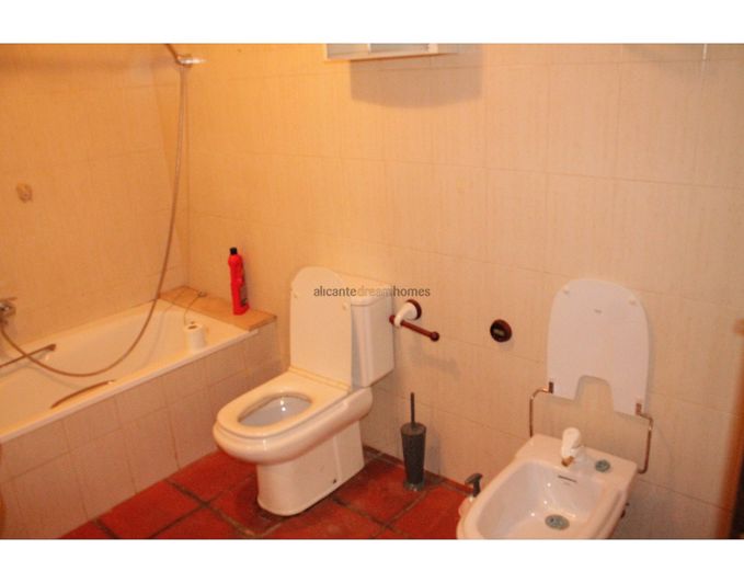 Image No.28-2 Bed Country House for sale