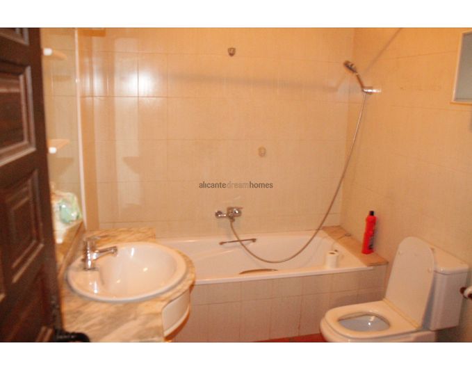 Image No.29-2 Bed Country House for sale