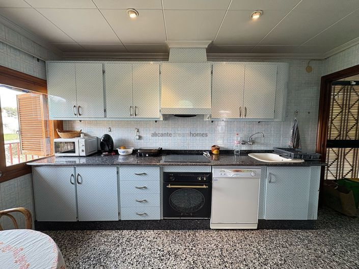 Image No.32-4 Bed Country House for sale