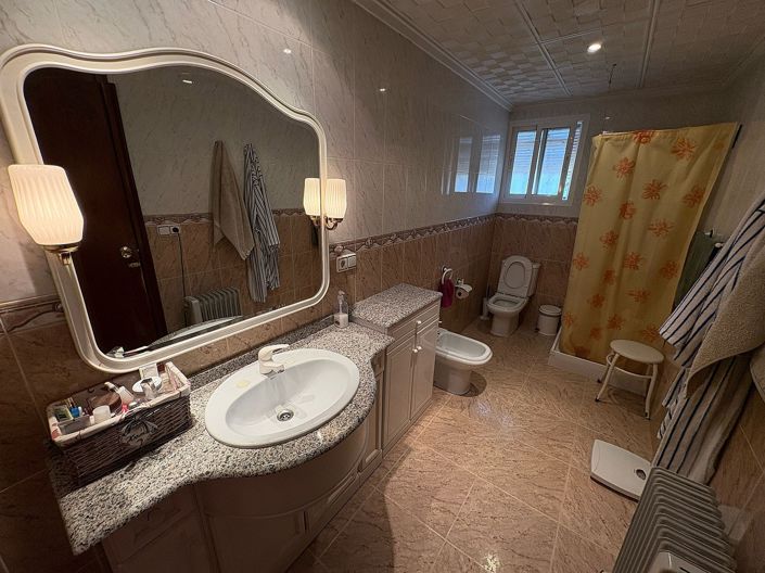 Image No.39-4 Bed Country House for sale