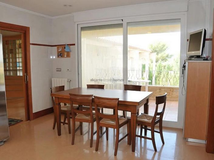 Image No.11-6 Bed Country House for sale