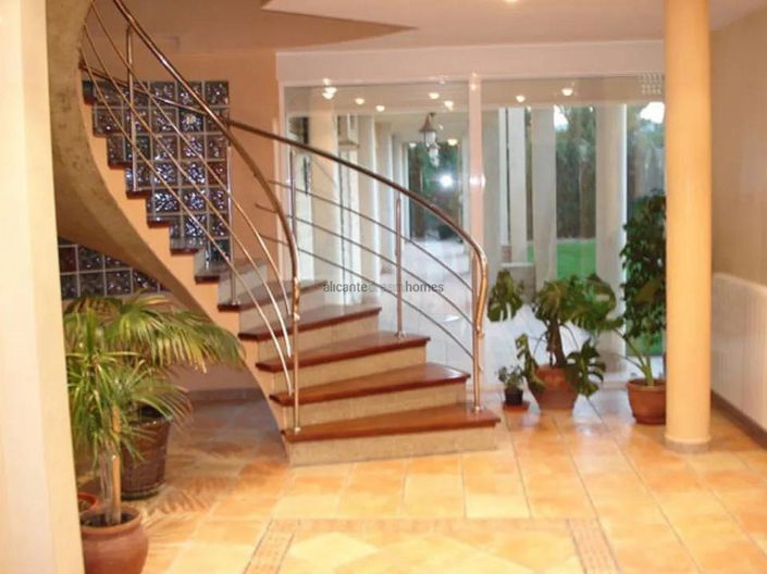 Image No.12-6 Bed Country House for sale