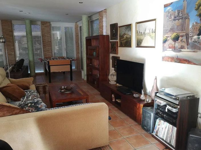 Image No.7-6 Bed Country House for sale