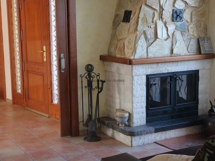 Image No.8-6 Bed Country House for sale