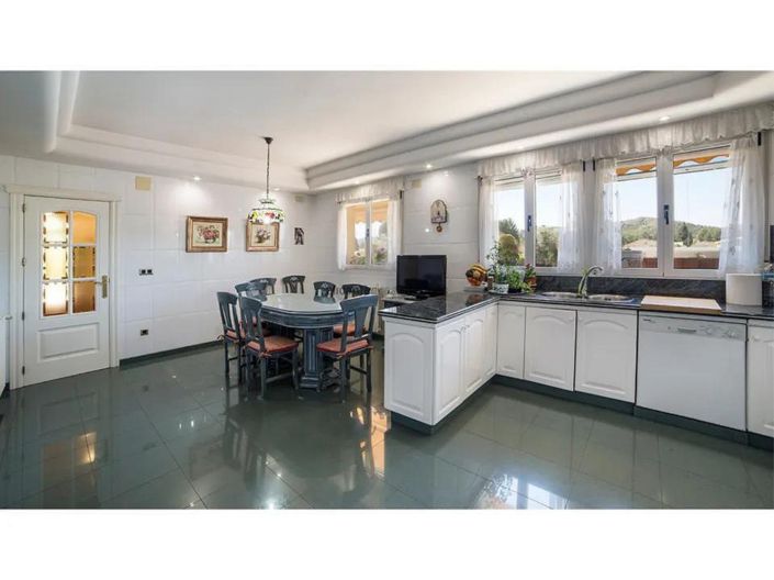 Image No.10-6 Bed Villa for sale