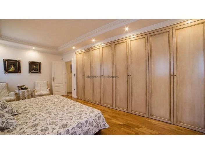 Image No.17-6 Bed Villa for sale