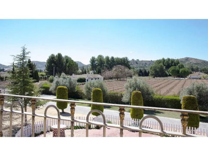 Image No.4-6 Bed Villa for sale