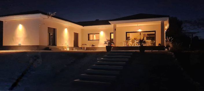 Image No.40-4 Bed Villa for sale