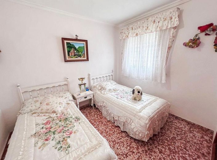 Image No.23-4 Bed Country House for sale