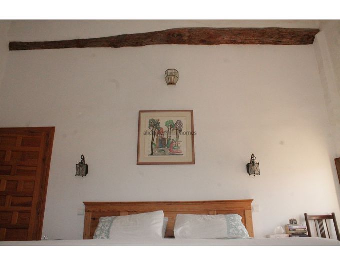 Image No.26-5 Bed Country House for sale