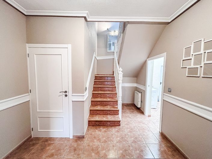 Image No.10-5 Bed Townhouse for sale