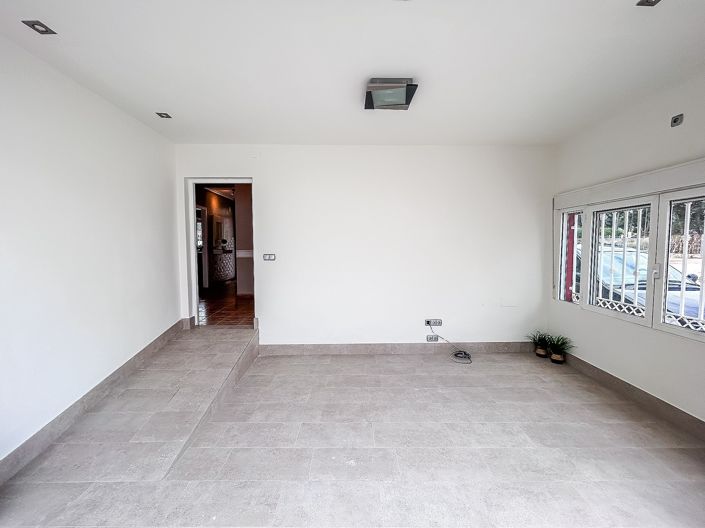 Image No.13-5 Bed Townhouse for sale