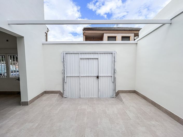 Image No.14-5 Bed Townhouse for sale