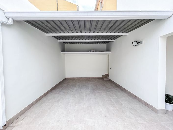 Image No.15-5 Bed Townhouse for sale