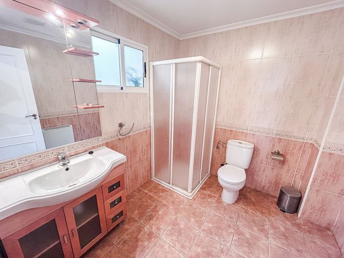 Image No.17-5 Bed Townhouse for sale