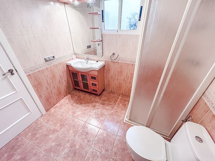 Image No.18-5 Bed Townhouse for sale