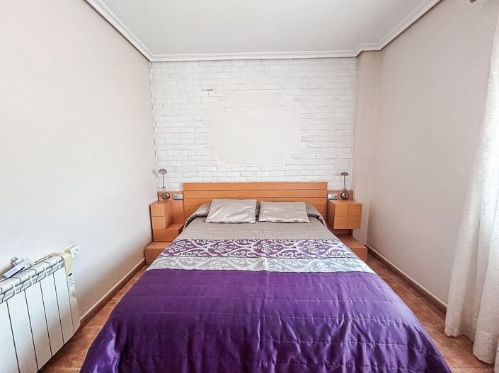 Image No.21-5 Bed Townhouse for sale